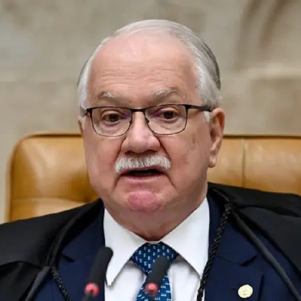 Fachin exige resposta da PF sobre celular de Vorcaro em 24 horas